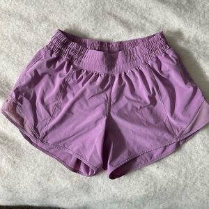 Lululemon shorts Hotty hot 2.5”